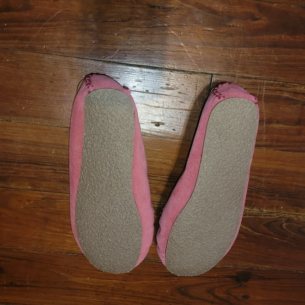 NWOT Minnetonka pink leather moccasins. Girls 3